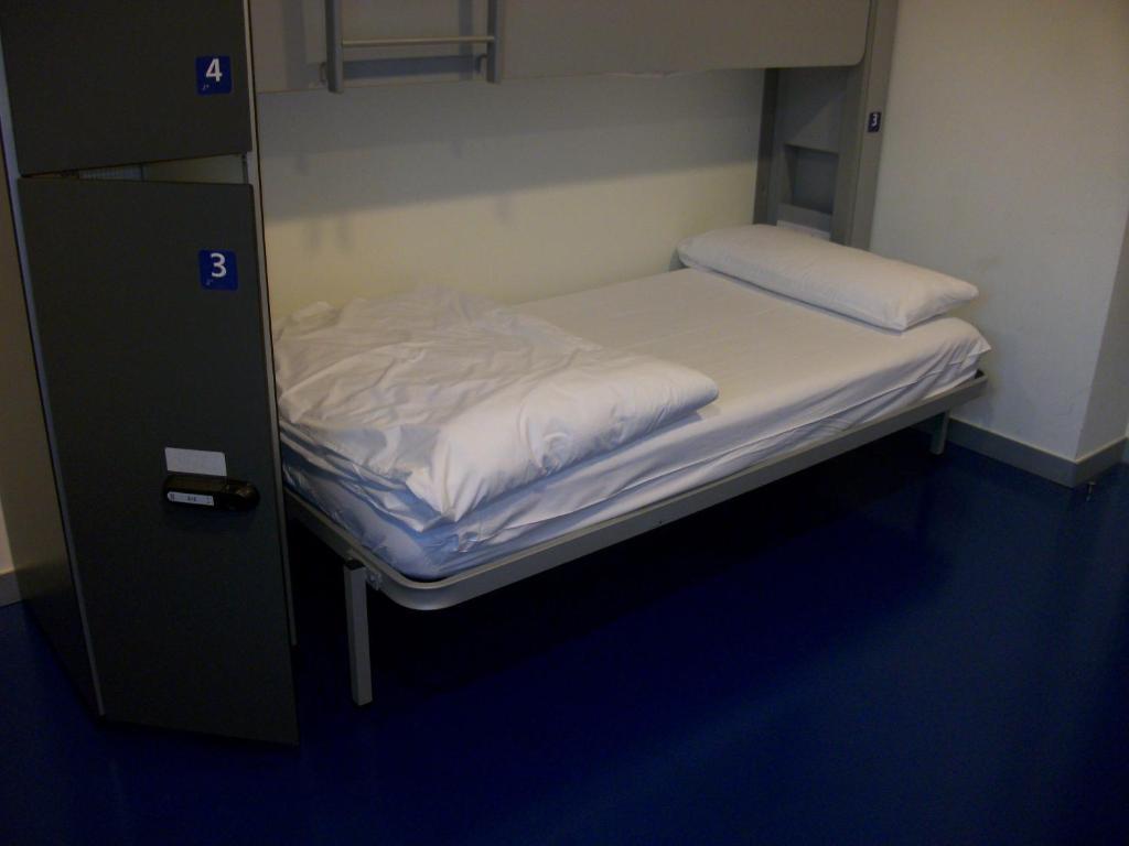 Bbk Bilbao Good Hostel Room photo